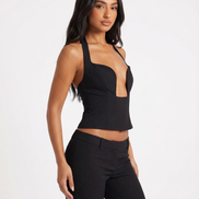 TOP HALTER ESTRUCTURADO ESCOTE PROFUNDO