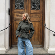 Helena - chaqueta gabardina trench cropped con cinturón