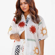 CONJUNTO DE DOS PIEZAS CON ESTAMPADO GEOMÉTRICO