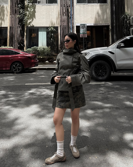 Helena - chaqueta gabardina trench cropped con cinturón
