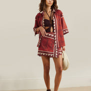CONJUNTO DE DOS PIEZAS CON ESTAMPADO TRIBAL