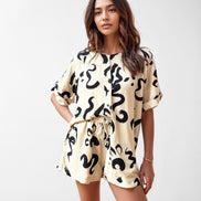 CONJUNTO DE DOS PIEZAS CON ESTAMPADO ABSTRACTO DE PINCELADAS