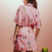 CONJUNTO DE DOS PIEZAS BORDADO CON MOTIVOS FLORALES ROSAS