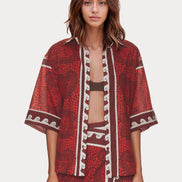 CONJUNTO DE DOS PIEZAS CON ESTAMPADO TRIBAL