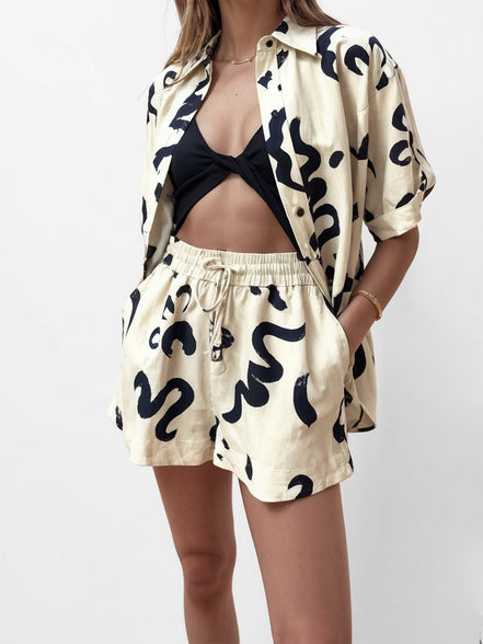 CONJUNTO DE DOS PIEZAS CON ESTAMPADO ABSTRACTO DE PINCELADAS