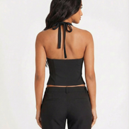 TOP HALTER ESTRUCTURADO ESCOTE PROFUNDO
