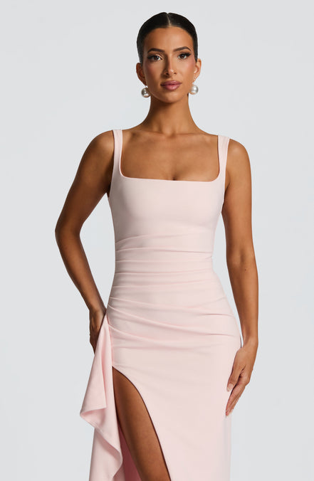 Martina - vestido largo satinado con escote cuadrado y abertura