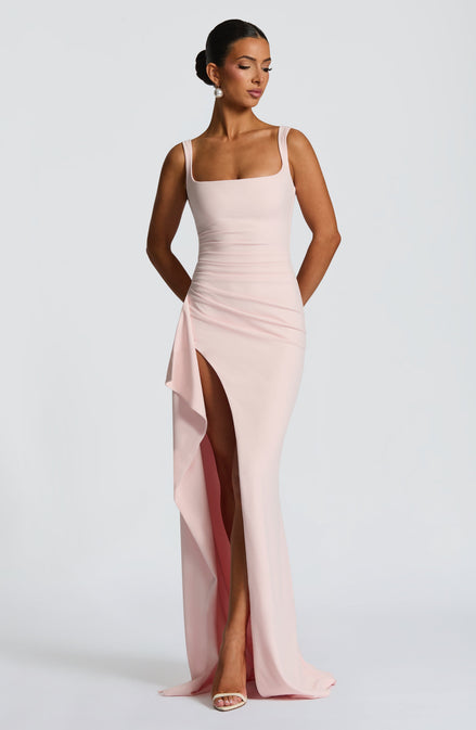 Martina - vestido largo satinado con escote cuadrado y abertura
