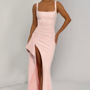 Martina - vestido largo satinado con escote cuadrado y abertura