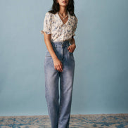 Camisa Floral de Encaje Plisada