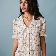 Camisa Floral de Encaje Plisada